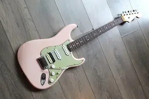 FENDER "AO25-30 63 STRAT Journeyman, гриф из палисандра, Shell Pink, HSS" ЖЕСТКИЙ ЧЕХОЛ, 3, 61 КГ