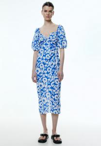 Платье EDITED BLAIRE, Weiß Blau/Blue