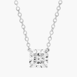 Подвеска с выращенным в лаборатории бриллиантом-солитером огранки «кушон» из 14-каратного белого золота (1 карат, два карата — FG / VS2-SI1) Blue Nile