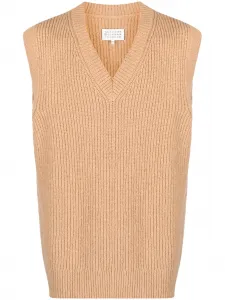 Жилет в рубчик с V-образным вырезом MAISON MARGIELA, коричневый