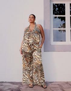 Атласные брюки Curve Gia от ASOS DESIGN с анималистичным принтом