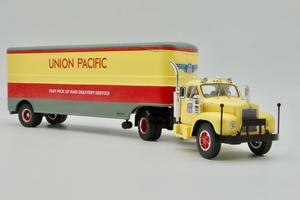 Mack B 61 Union Pacific Масштаб 1/43 Ixo