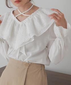 Блузка с большим кружевом и воротником