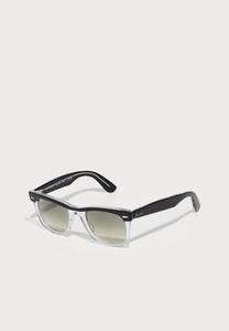 Солнцезащитные очки Ray-Ban WAYFARER UNISEX, Black On Transparent/Clear Gradient Grey/Black