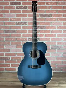 Акустико-электрическая гитара Martin CEO-11 - New Horizons Blue Burst