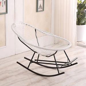 Yu Senyi Белое большое раскладное кресло-качалка из ротанга