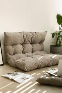 Напольная подушка Really Nice Things, серо-коричневый