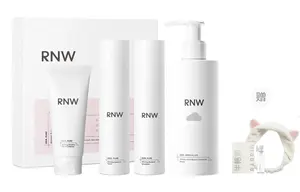 Набор для ухода за кожей crystal essence niacinamide water очищающее молочко увлажняет и питает комплект из четырех предметов RNW