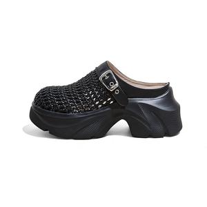 Закрытые тапочки для женщин A poinsettia princess, черный