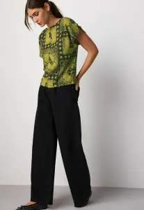 Футболка прямого кроя с рукавами-крылышками и текстурированным принтом. Next, Ochre Patch Paisley Print