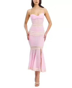 Платье-Макси Pallas облегающего силуэта с кружевной отделкой, напоминающей силуэт русалки. Miss Circle, розовый