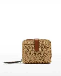 Маленькая женская сумочка из эффекта рафии с застежкой-молнией Parfois, коричневый