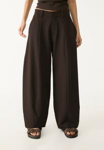 Брюки SMART BAGGY WITH SEAM DETAIL Stradivarius, темно-коричневый