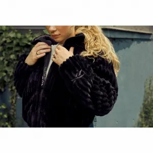 Модная пуховая куртка