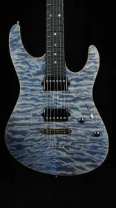 Suhr Custom Modern в прозрачном сине-джинсовом цвете с корпусом из черного лимбы