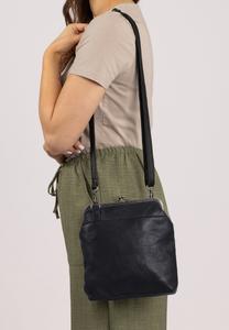 Сумка кросс-боди Gusti Leder KARLOTTA, Schwarz/Black