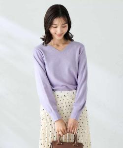 Красивый трикотажный свитер с V-образным вырезом и пышными рукавами Avv, цвет Lavender