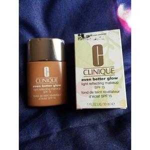 Clinique Even Better Glow Light Reflecting Makeup SPF15 30 мл 98 Крем-карамель