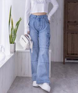 Джинсовые брюки-карго с расклешенной юбкой