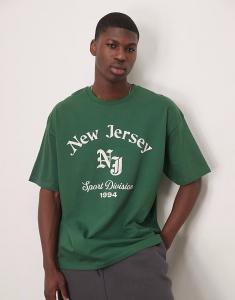 Футболка ASOS DESIGN свободного кроя с принтом города спереди темно-зеленого цвета