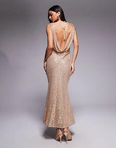 Платье макси TFNC с воротником-хомутиком и открытой спиной, расшитое золотыми пайетками