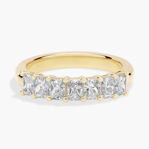 Кольцо с семью бриллиантами Radiant из 14-каратного желтого золота (1 карат Tw. - HI / SI1-SI2) Blue Nile