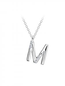 Alexander York Колье с подвеской в виде буквы М, изготовленное из серебра 925 пробы, состоит из двух частей, вставленных в серебряную оправу