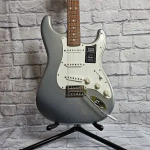 Fender Player Stratocaster, серебристый