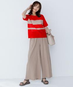 Легко стирается. Прозрачная гладкая полосатая трикотажная ткань.