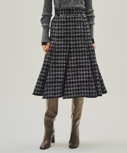 Юбка с асимметричным расклешением в клетку «гусиная лапка» Column, цвет Checked Black