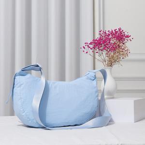 Сплошная нейлоновая сумка-слинг через плечо FASHNZFAB, светло-голубой