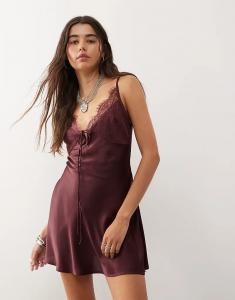 Мини-платье из атласа Reclaimed Vintage с кружевной отделкой и завязкой спереди, насыщенного бордового цвета