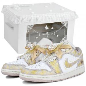 Jordan Женские скейтерские кроссовки Air 1 Lightweight Low Top в элегантном розово-золотом цвете Pearl Baroque с подарочной коробкой, цвет Pearl Baroque-Gift Box 2