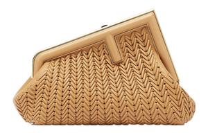 FENDI Первая клатч из телячьей кожи с одним плечевым ремнем Trumpets для женщин светло-коричневый