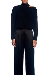 Черный свитер с открытыми плечами The Sei