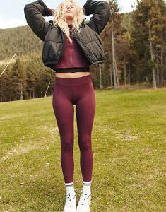 Двусторонняя стеганая куртка Stradivarius с подкладкой из искусственной овчины черного цвета