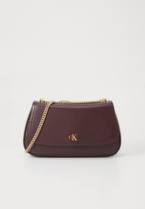 Сумка Calvin Klein HARDWARE MONOGRAM, Fudge/Dark Brown