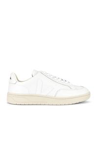 Кроссовки мужские V-12 Veja, цвет Extra White