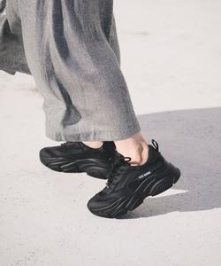 Кроссовки с объемной подошвой