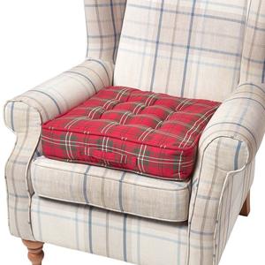HOMESCAPES Подушка для сиденья Tartan красно-зеленая, 50 x 50 см - подушка для кресла с хлопковым чехлом, серый