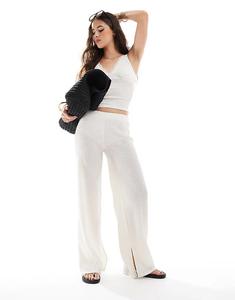 Комбинируемые брюки-клеш Bershka со сборками в цвете экрю