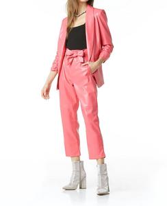 Kia Блейзер в розовом цвете Tart Collections