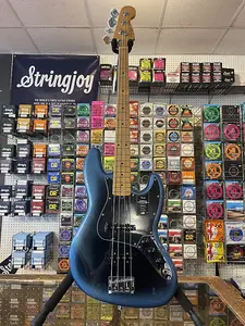 Бас-гитара Fender American Professional II Jazz с грифом из клена - Темная ночь