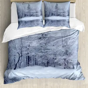 Рождественский пододеяльник ABAKUHAUS, Зимний лес в метели, с защитой от клещей, подходит для аллергиков, с наволочками, 155 x 220 см - 80 x 80 см, белый Abakuhaus