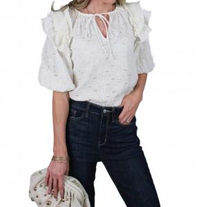 Кремовая блузка с вышивкой и ажурными вставками MABLE