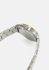 Часы CHARLOTTE Guess, серебристый