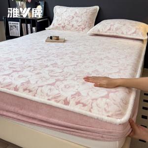 Yalu Простыня на резинке 200х220 см из резного молочного вельвета, утолщенная, с терморегуляцией и антискользящим эффектом, цвет Fenghua Qingxin Pink