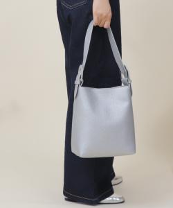 Кожаная сумка-тоут с одной ручкой, позволяющая использовать ее в двух направлениях United Base, цвет Silver