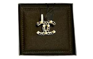 CHANEL Брошь женская черная