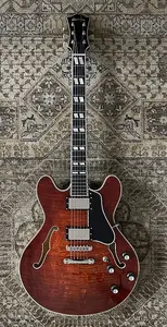 Электрогитара Eastman T486 16" Thinline в классическом исполнении с жестким кейсом и профессиональной настройкой